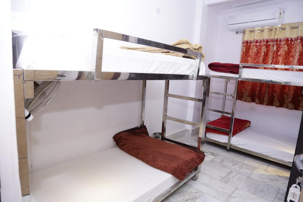 Friends Hostel By Backpackers Heaven- New Delhi Railway Station - Paharganj Exteriör bild