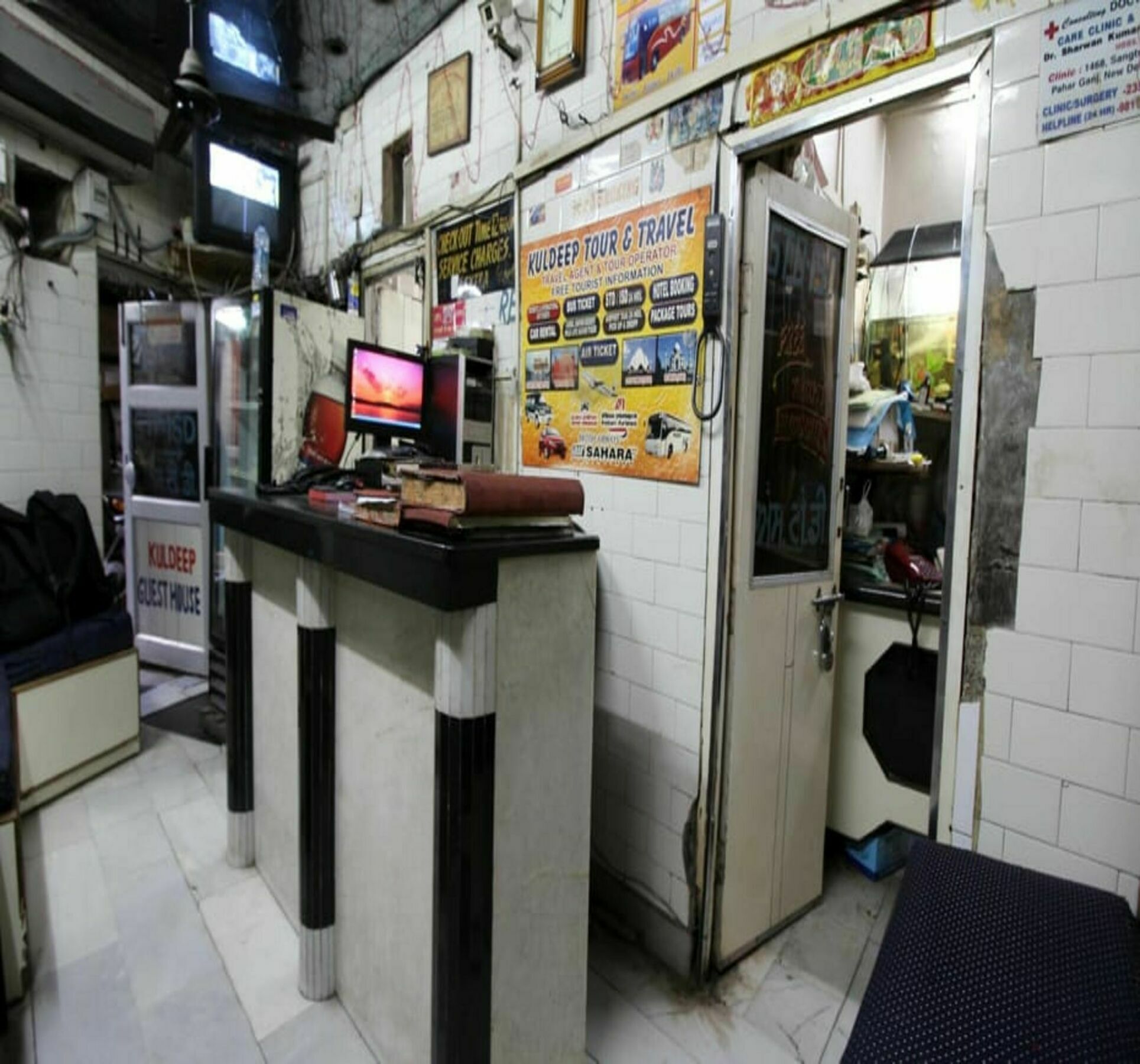 Friends Hostel By Backpackers Heaven- New Delhi Railway Station - Paharganj Exteriör bild
